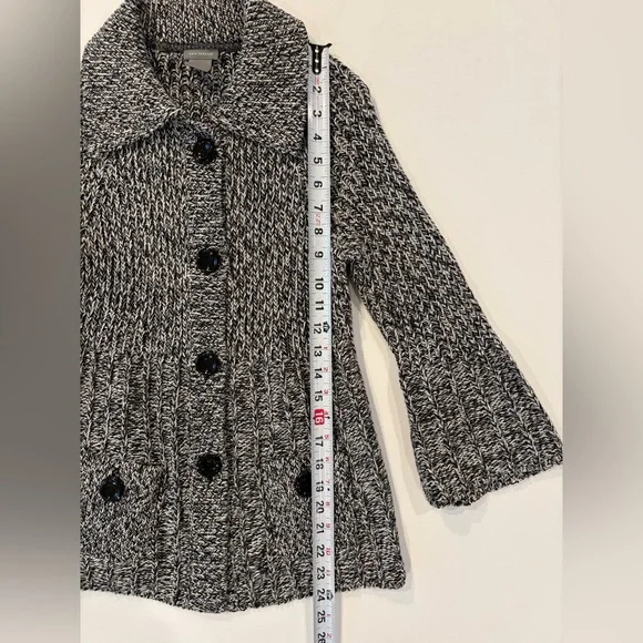 Ann Taylor Chunky Bell Sleeve Knit 98% Cotton Cardigan Black Gray White Stretchy - Picture 2 of 13
